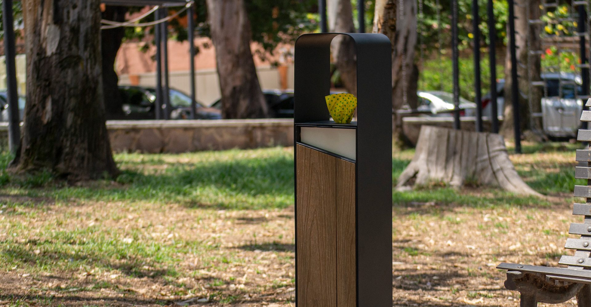 paramento_mobiliario-urbano_banner_producto_basurero_spazza_cane_02